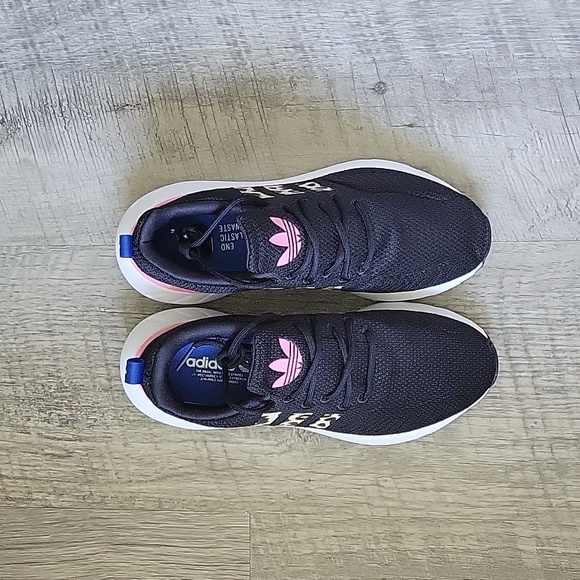 Women's Adidas Swift Run 22 - Picture 1 of 5